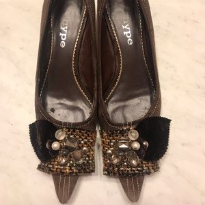 Brown suede leather kitten heel pumps